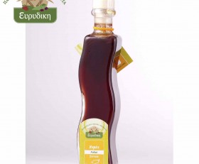 Χυμός ροδιού σε διακοσμητικό μπουκάλι